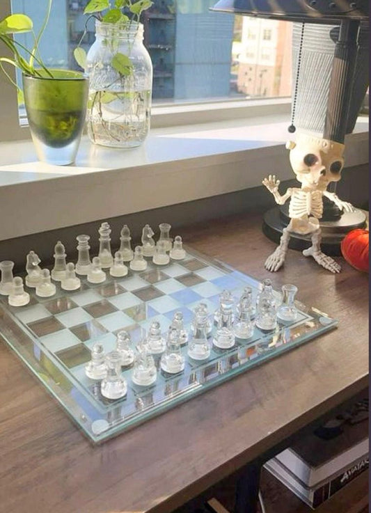 Luxury Glass Chess Set – Modern Frosted & Clear Pieces